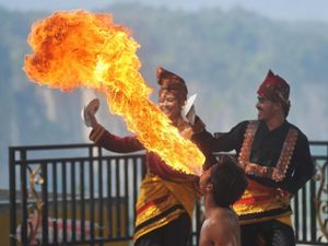 Terpukau Atraksi Budaya Panorama Ngarai Sianok