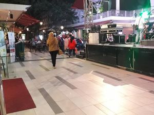 Fakta Baru Wanita Telanjang Dada di Mal Bekasi Fakta Baru Wanita Telanjang Dada di Mal Bekasi