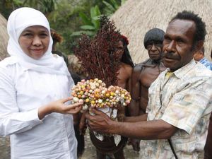 Salam Papeda, Cara Gubernur Khofifah Rangkul Masyarakat Papua