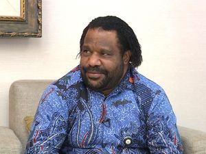 Lenis Kogoya Bicara Situasi Warga Papua: Mereka Sudah Bakar Batu Lenis Kogoya Bicara Situasi Warga Papua: Mereka Sudah Bakar Batu