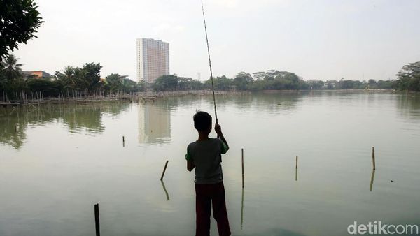 Melihat Aktivitas Warga di Situ Rawa Kalong yang Akan Direvitalisasi