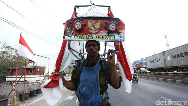 Aksi Jalan Mundur Tulungagung-Jakarta Demi Reboisasi