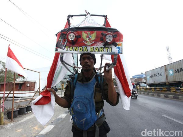 Aksi Jalan Mundur Tulungagung-Jakarta Demi Reboisasi