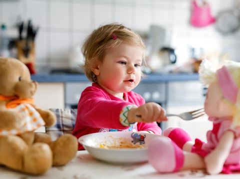 Menarik Dicoba Cara Membuat Anak Mau Makan Sendiri