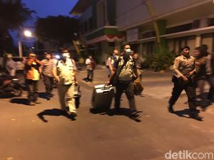 Hampir 10 Jam Geledah Balai Kota Yogya, KPK Bawa 3 Koper dan 1 Kardus Hampir 10 Jam Geledah Balai Kota Yogya, KPK Bawa 3 Koper dan 1 Kardus