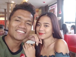 Viral Foto Pria dengan Kekasih Cantiknya Ini Bukti Cinta Tak Lihat Fisik