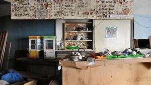 Ditinggalkan Begitu Saja, Barisan Restoran Ini Dibiarkan Hancur