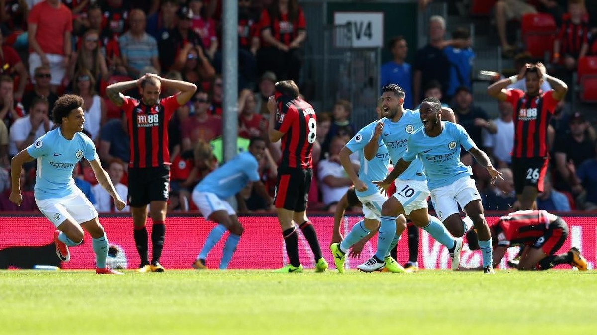 Winger Manchester City Raheem Sterling pemangsa Bournemouth. (Foto: Steve Bardens / Getty Images)