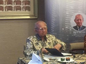 Istri Emil Salim Meninggal Dunia