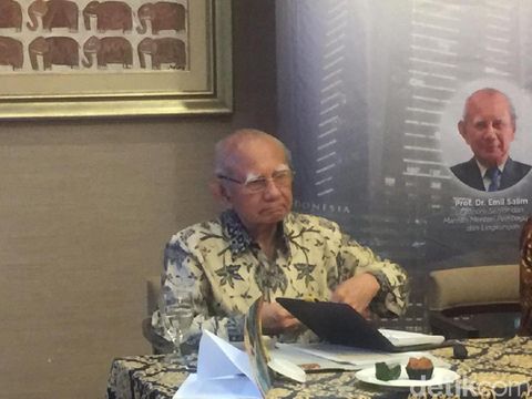 5 Fakta Mengagumkan Prof Emil Salim yang Trending Ini