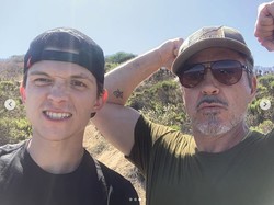 Tom Holland Nekat Lakukan Ini saat Perdana Syuting Bareng Robert Downey Jr