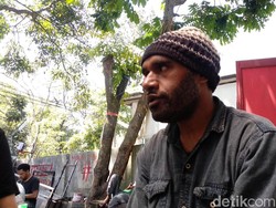 Cerita Versi Mahasiswa Papua Soal Polwan di Bandung Kirim 2 Dus Miras