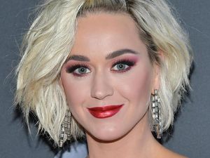 Makin Mendunia, Topi Karya Rinaldy A Yunardi Dipakai Katy Perry di Ellen Show Makin Mendunia, Topi Karya Rinaldy A Yunardi Dipakai Katy Perry di Ellen Show