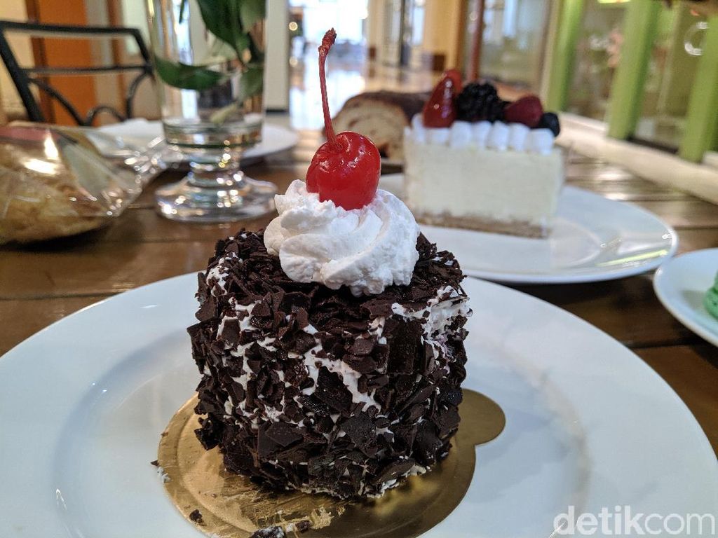 Lezatnya Black Forest Cake yang Klasik Legendaris di Jakarta