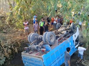 Truk Pengangkut Pasir Terjun ke Sungai di Sragen, Sopir Tewas