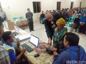 Pilkades Serentak Magetan, 3 Ribu Lansia Belajar e-Voting Pilkades Serentak Magetan, 3 Ribu Lansia Belajar e-Voting