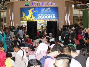 Ribuan Calon Pembeli Antre Daftar Rumah di Citra Maja Raya Ribuan Calon Pembeli Antre Daftar Rumah di Citra Maja Raya