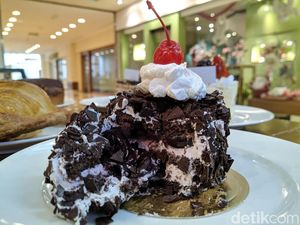 Black Forest dan Opera Cake Legendaris yang Menggoyang Lidah Black Forest dan Opera Cake Legendaris yang Menggoyang Lidah
