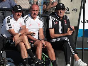 Kondisi Membaik, Sarri Berpeluang Hadir di Laga Juventus Vs Napoli