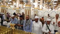 Amalan di Raudhah, Taman Surga Masjid Nabawi yang Dikenal Mustajab