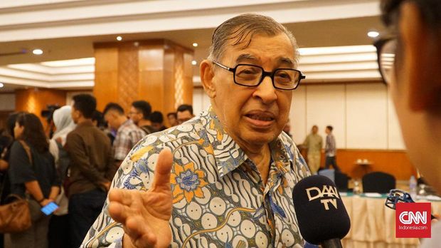 Quraish Sihab Pegang Tangan Habibie Sambil Mendoakan