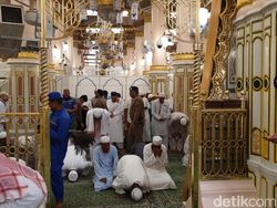 Tips Menembus Antrean ke Raudhah, Taman Surga Tempat Mustajabnya Doa