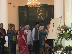 Mufidah Kalla dan Anies Baswedan Buka Pameran Ikat Dunia