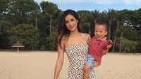 Foto: Sosialita Cantik yang Punya Anak Kembar, Perut Ratanya Dikagumi