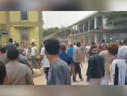 Video Pencari Suaka Bentrok Gegara Berebut Makanan