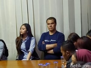Ngamar Bareng Istri, Aceng Fikri Digiring Satpol PP Bandung Ngamar Bareng Istri, Aceng Fikri Digiring Satpol PP Bandung