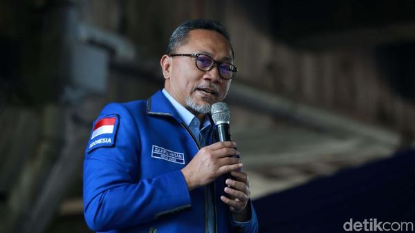 PAN Rayakan HUT Ke-21 di Kolong Tol