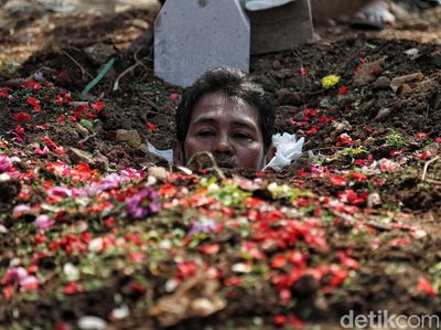Aksi Kubur Diri Tuntut Keadilan Hak Tanah