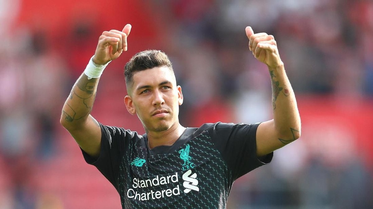 Roberto Firmino disebut Andy Robertson salah satu pemain paling penting Liverpool. (Foto: Catherine Ivill/Getty Images)