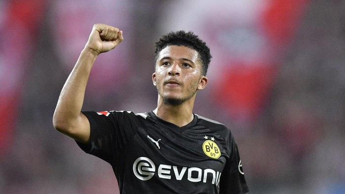 Dortmunds Jadon Sancho celebrates at the end of the German Bundesliga soccer match between FC Cologne and Borussia Dortmund in Cologne, Germany, Friday, Aug.23, 2019. Borussia won 3:1. (AP Photo/Martin Meissner)