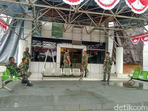 TNI-Polri Masih Siaga di Kantor DPRD hingga Lapas di Mimika Cegah Rusuh TNI-Polri Masih Siaga di Kantor DPRD hingga Lapas di Mimika Cegah Rusuh