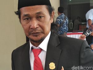 Pin Anggota DPRD Lamongan Terbuat dari Kuningan