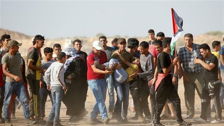 Bentrok dengan Pasukan Israel di Gaza, Hampir 130 Warga Palestina Terluka