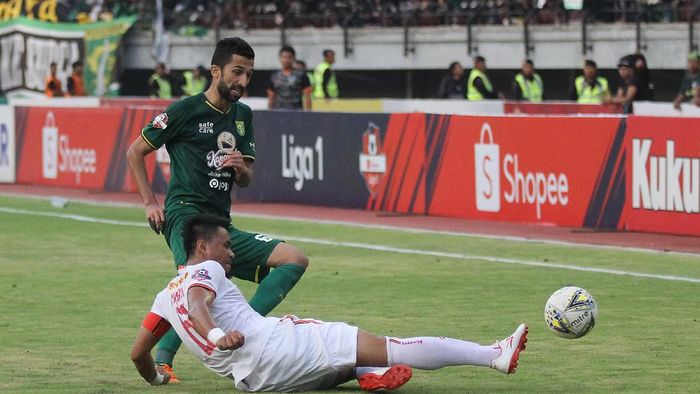 Persebaya vs Persija berakhir imbang 1-1. (Moch Asim/wsj/Antara) Persebaya vs Persija berakhir imbang 1-1. (Moch Asim/wsj/Antara)