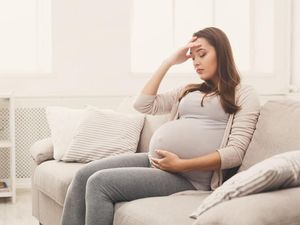 Sering Dikira Menstruasi, Kenali 9 Penyebab Perdarahan Saat Hamil