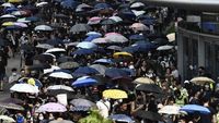 Tegang! Ribuan Demonstran Hong Kong Berhadapan dengan Polisi