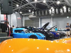 108 Mobil Adu Kece di IAM Singapura