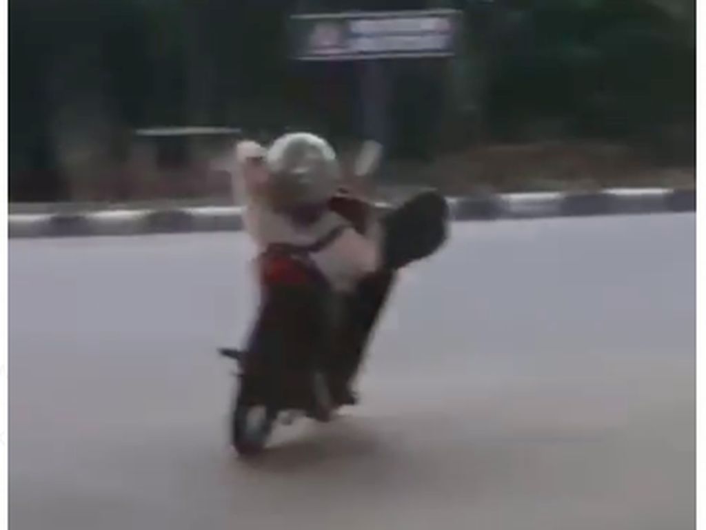 Gaya Santuy Bikers yang Tidak Boleh Ditiru! Gaya Santuy Bikers yang Tidak Boleh Ditiru!