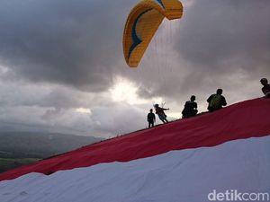 Puluhan Atlet Ikuti Festival Paralayang di Bukit Tunggangan Trenggalek