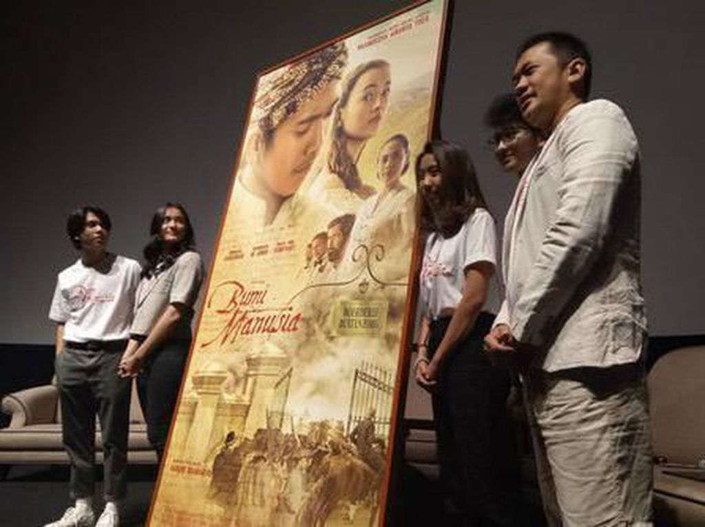 Interprestasi Film Bumi Manusia yang Berbeda dari Buku Interprestasi Film Bumi Manusia yang Berbeda dari Buku