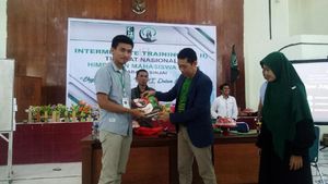 Founder KAHMIPreneur Hadiri LK II HMI Sinjai