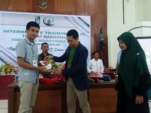 Founder KAHMIPreneur Hadiri LK II HMI Sinjai
