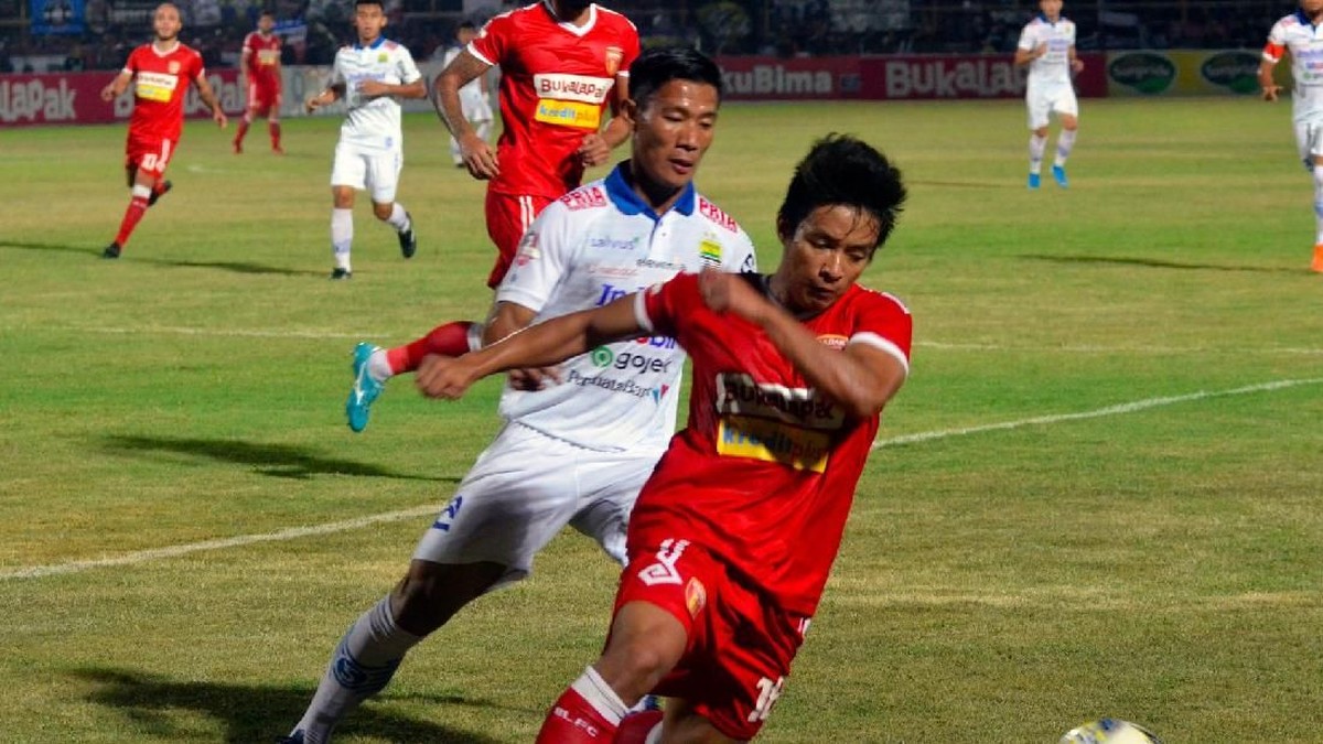 Persib Bandung berimbang 1-1 kontra Badak Lampung FC (ANTARA FOTO/Ardiansyah)
