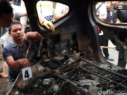 Olah TKP Dua Mayat dalam Mobil Terbakar, Polisi Masih Selidiki Asal Api