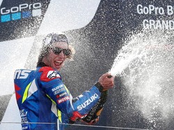 Sikat Marquez di Garis Finis, Rins Tak Bisa Berkata-Kata