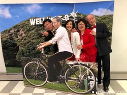 Saat Foto Jokowi Ngontel Jadi Rebutan di Wellington